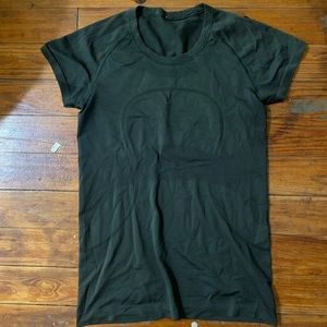 Lulu lemon swiftly tee size 10 hunter green